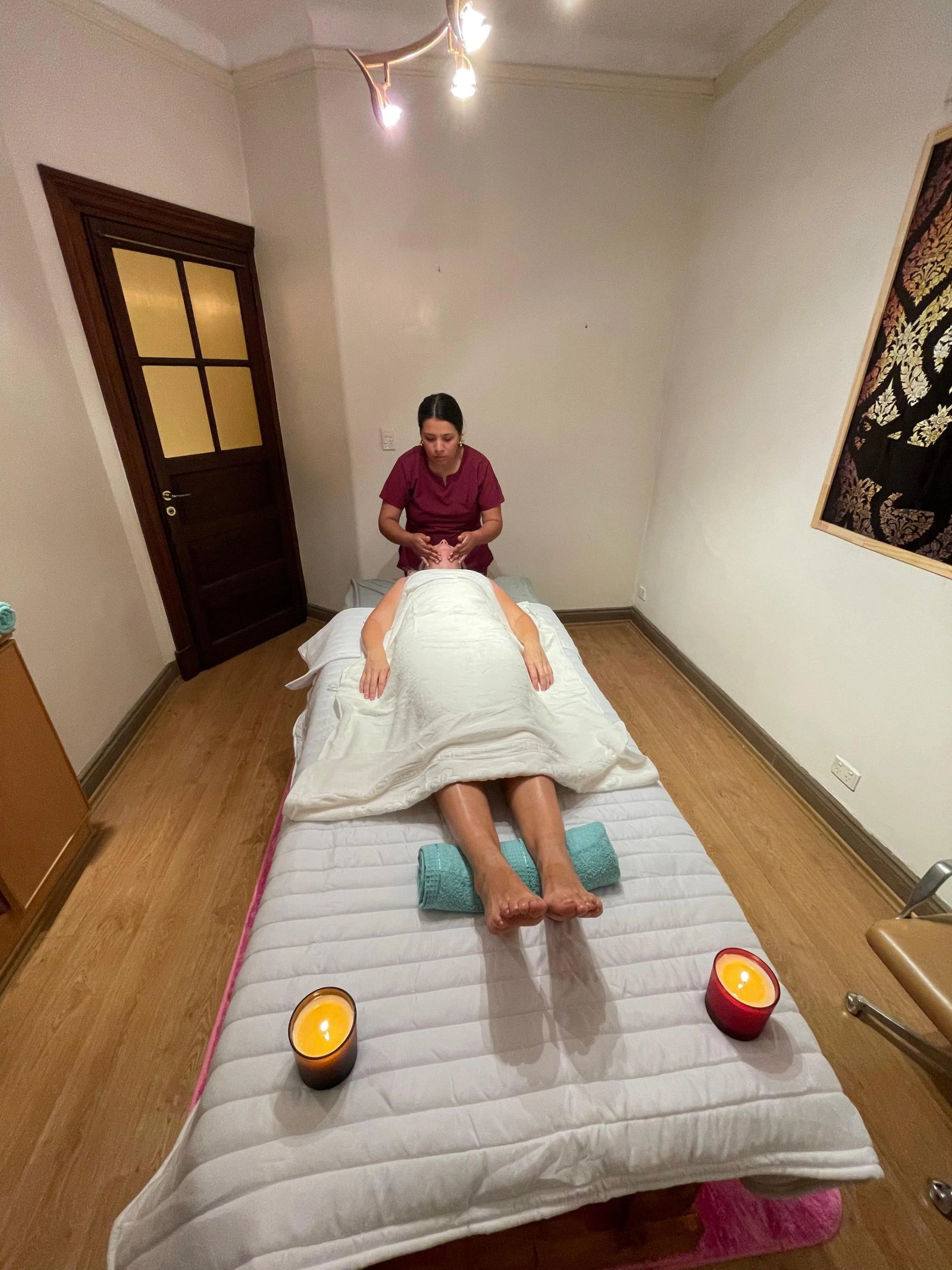 Facial sculpting lifting massage